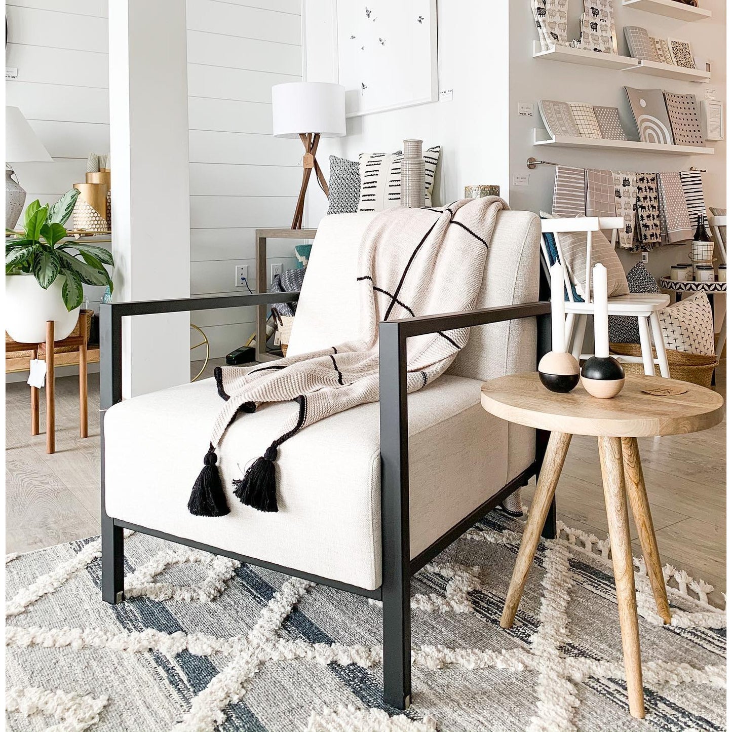 Fleck Throw Blanket- Black - Chapin Furniture