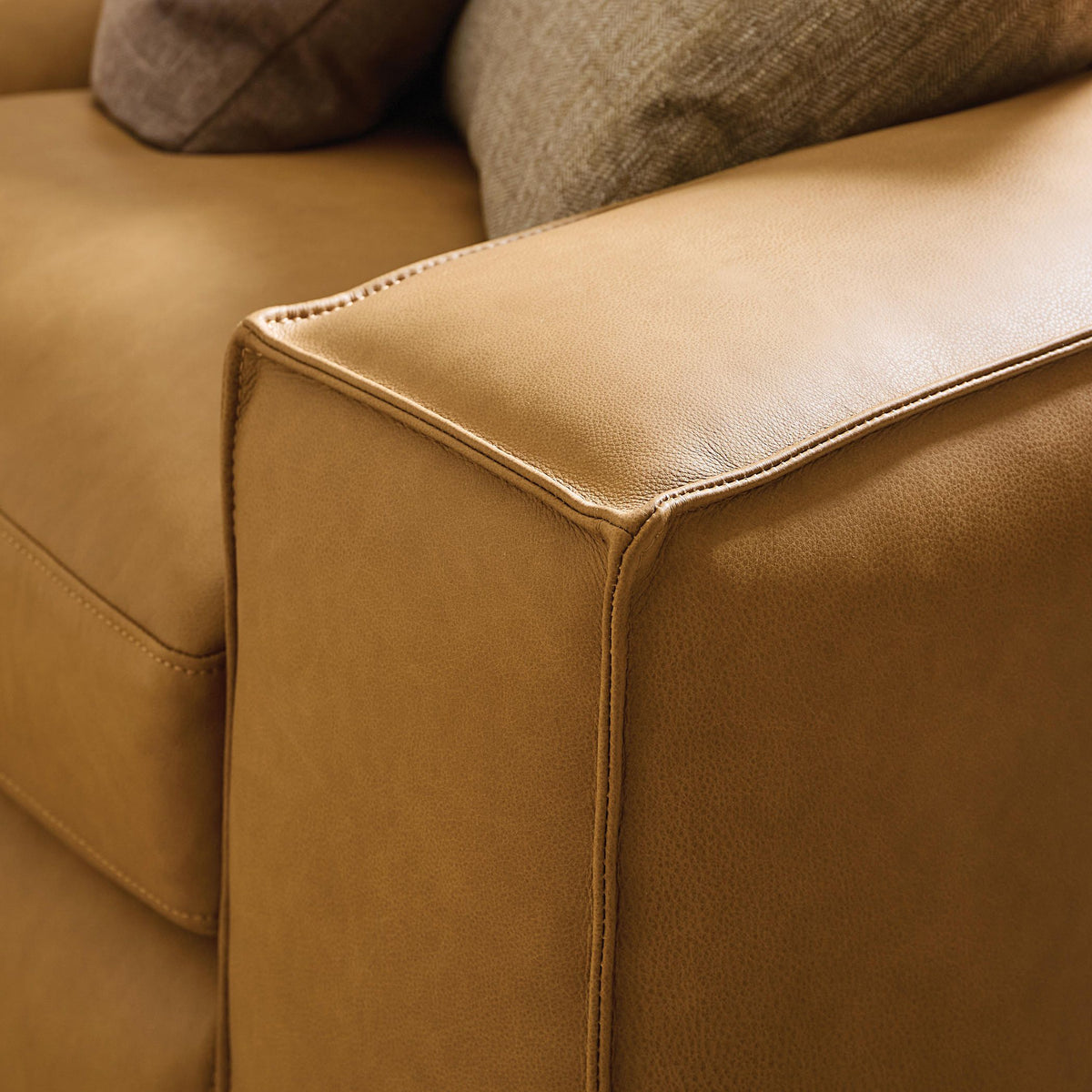 Bassett Club Level Wesley Power Leather Zero Gravity Motion Recliner
