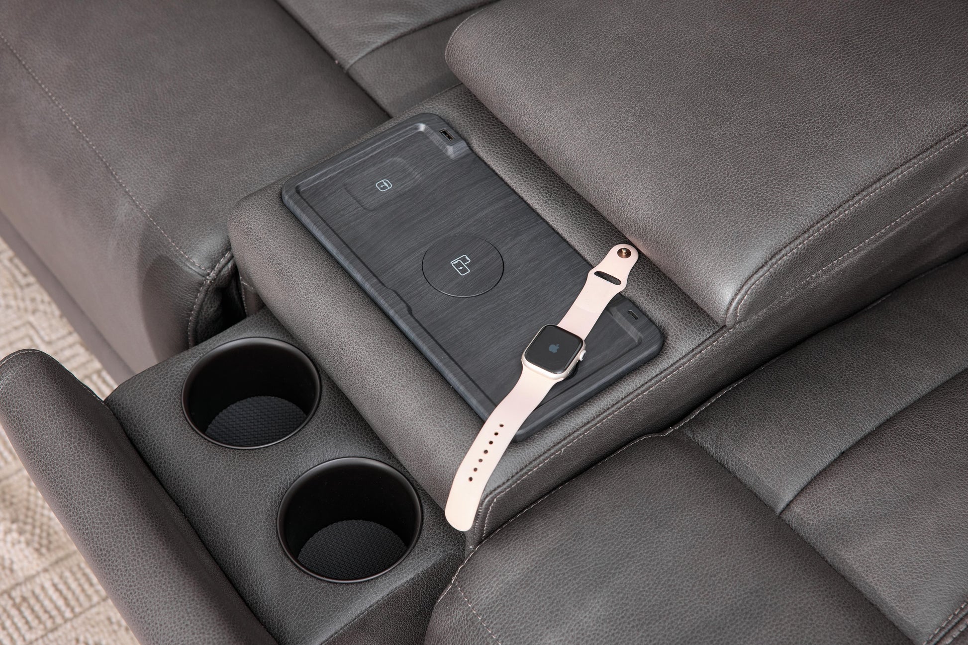 Bassett Club Level Benson Power Motion Consoled Loveseat - Chapin Furniture