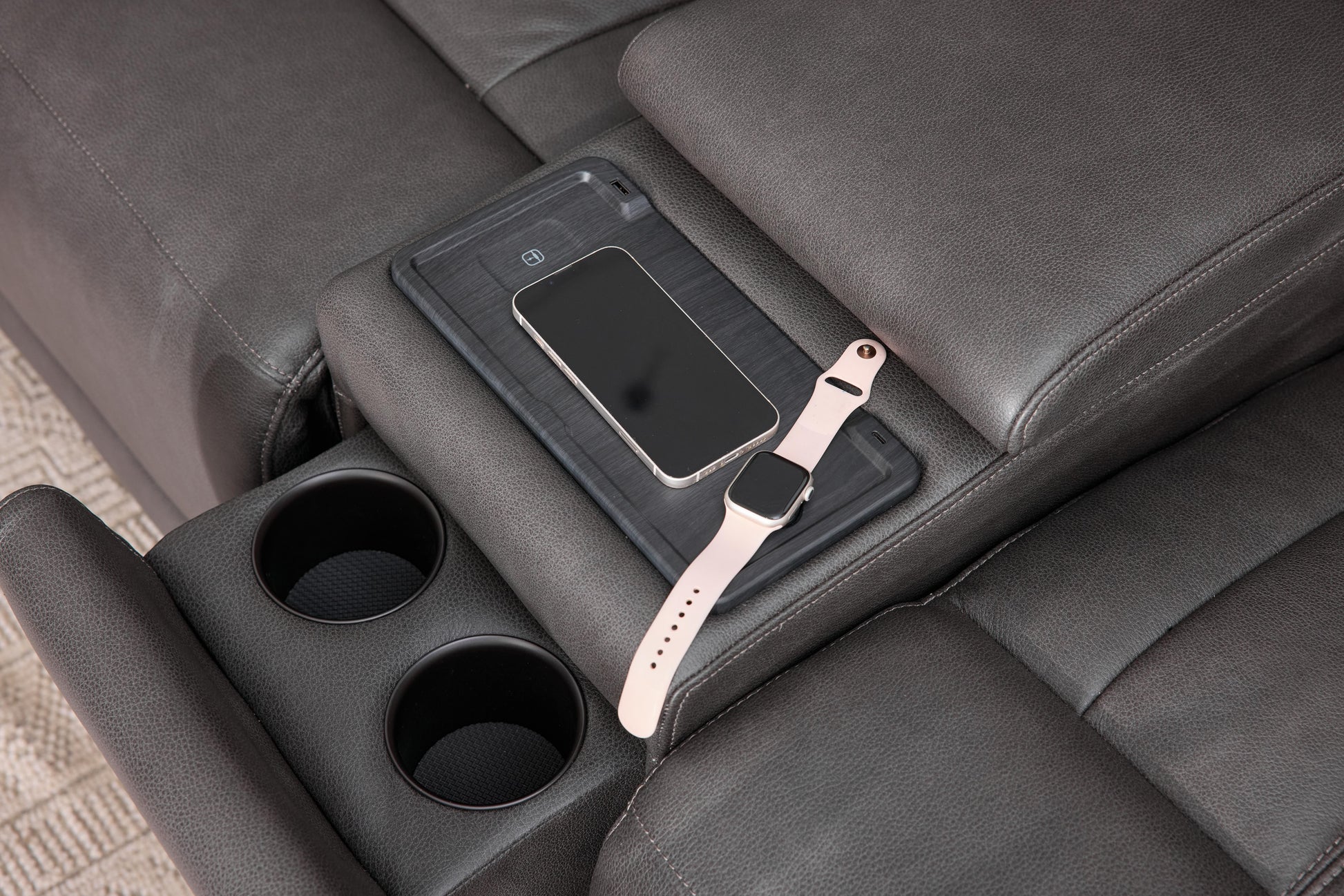 Bassett Club Level Benson Power Motion Consoled Loveseat - Chapin Furniture