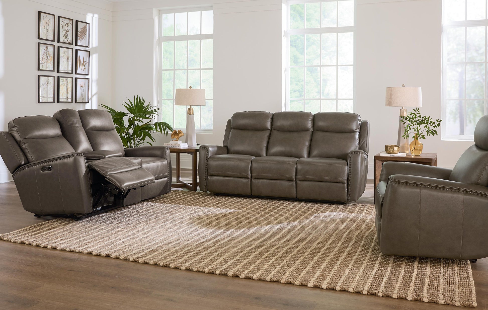 Bassett Club Level Douglas Power Motion Consoled Loveseat in Sable Leather - Chapin Furniture