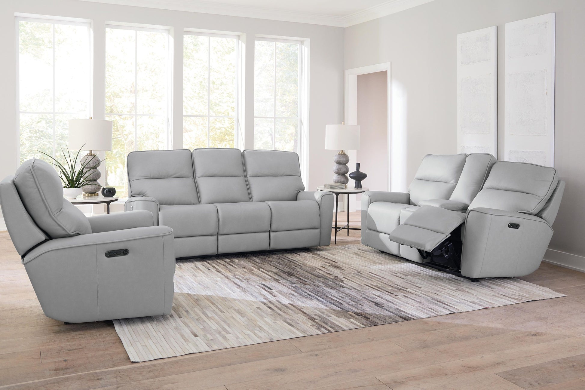 Bassett Club Level Kenneth Power Motion Consoled Loveseat in Mist Leather - Chapin Furniture