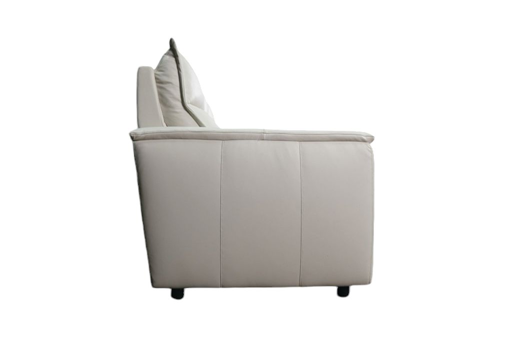 Bassett Club Level Chauncey Power Motion Consoled Loveseat - Chapin Furniture