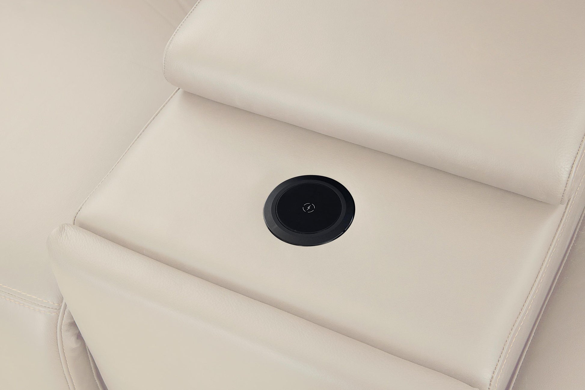 Bassett Club Level Chauncey Power Motion Sectional in Vanilla Leather - Chapin Furniture