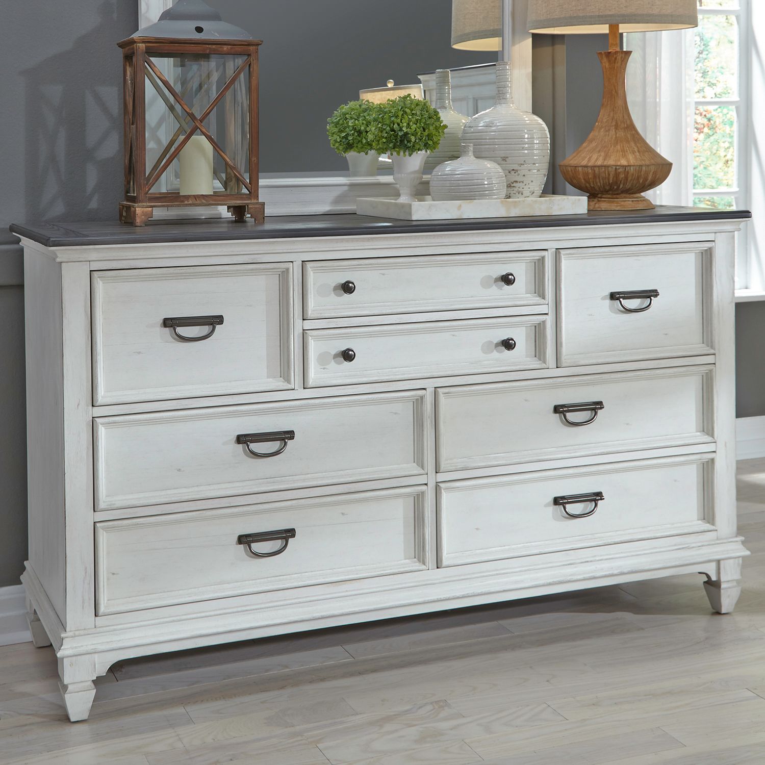 Allyson Park 8 Drawer Dresser - Chapin Furniture