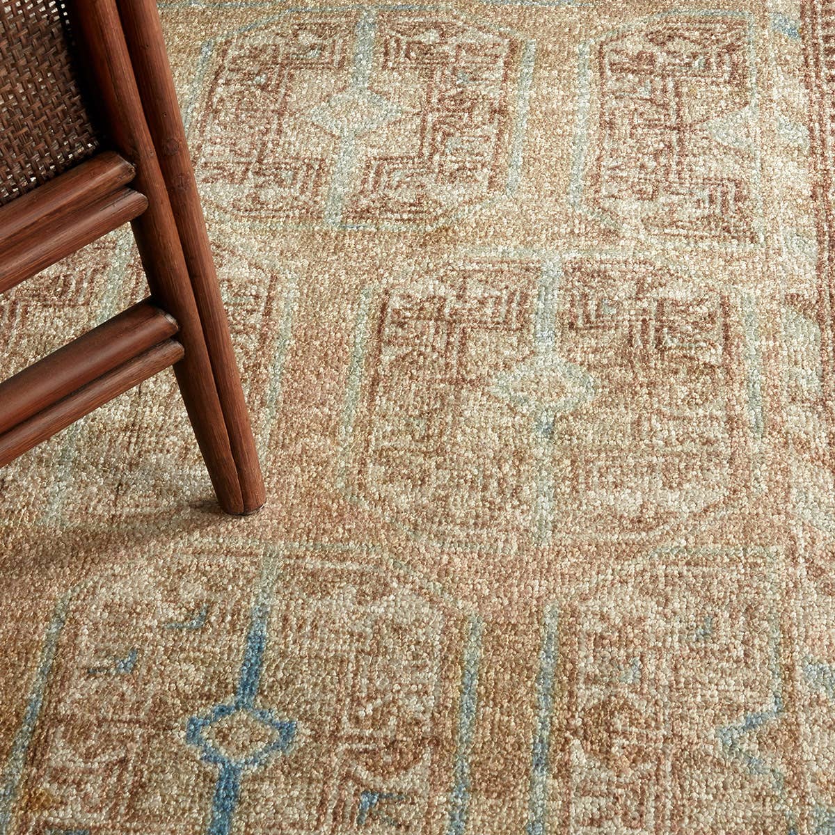 Casen Magnus CSN02 Tan/Blue Indoor/Outdoor Rug - Chapin Furniture