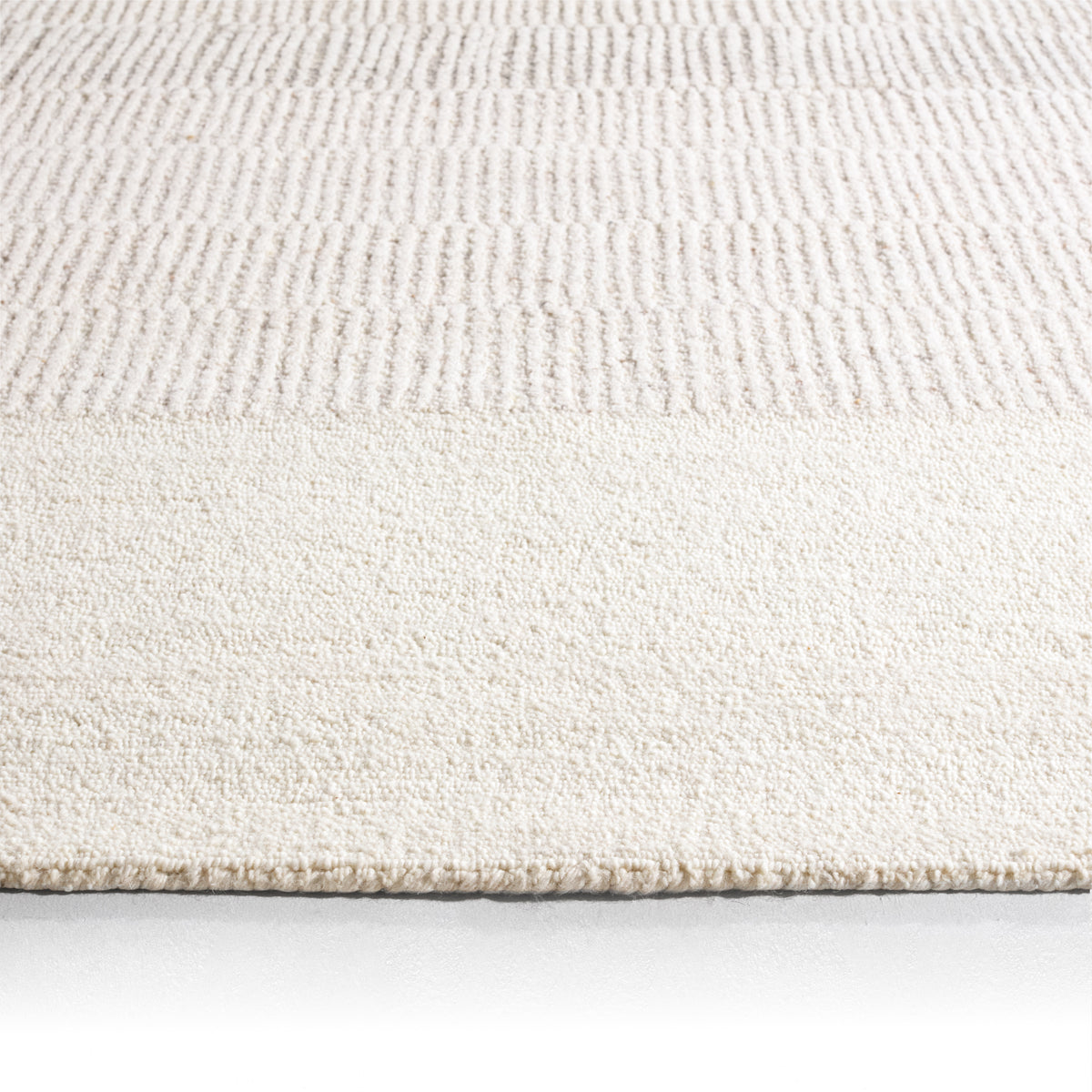 Finnigan Lawan FGN05 Ivory/White Rug - Chapin Furniture