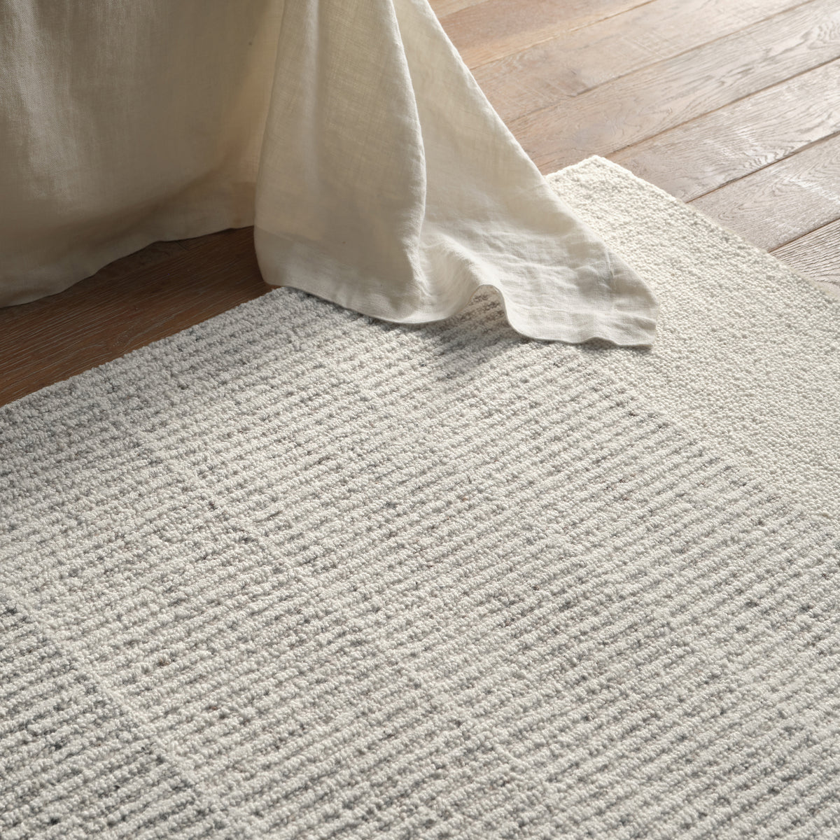 Finnigan Lawan FGN05 Ivory/White Rug - Chapin Furniture