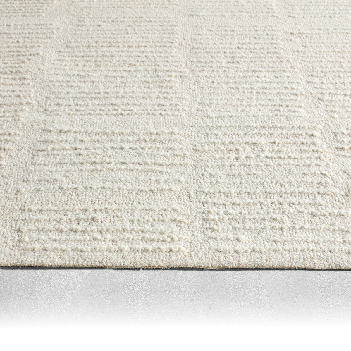 Finnigan Radha FGN09 Ivory/White Rug - Chapin Furniture