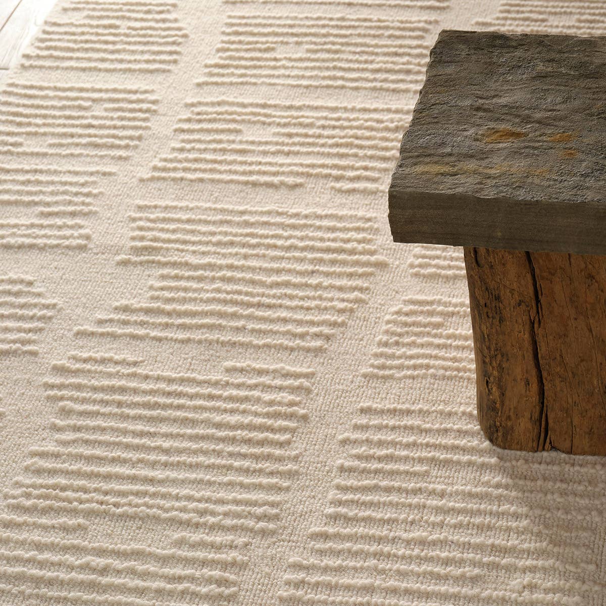 Finnigan Radha FGN09 Ivory/White Rug - Chapin Furniture