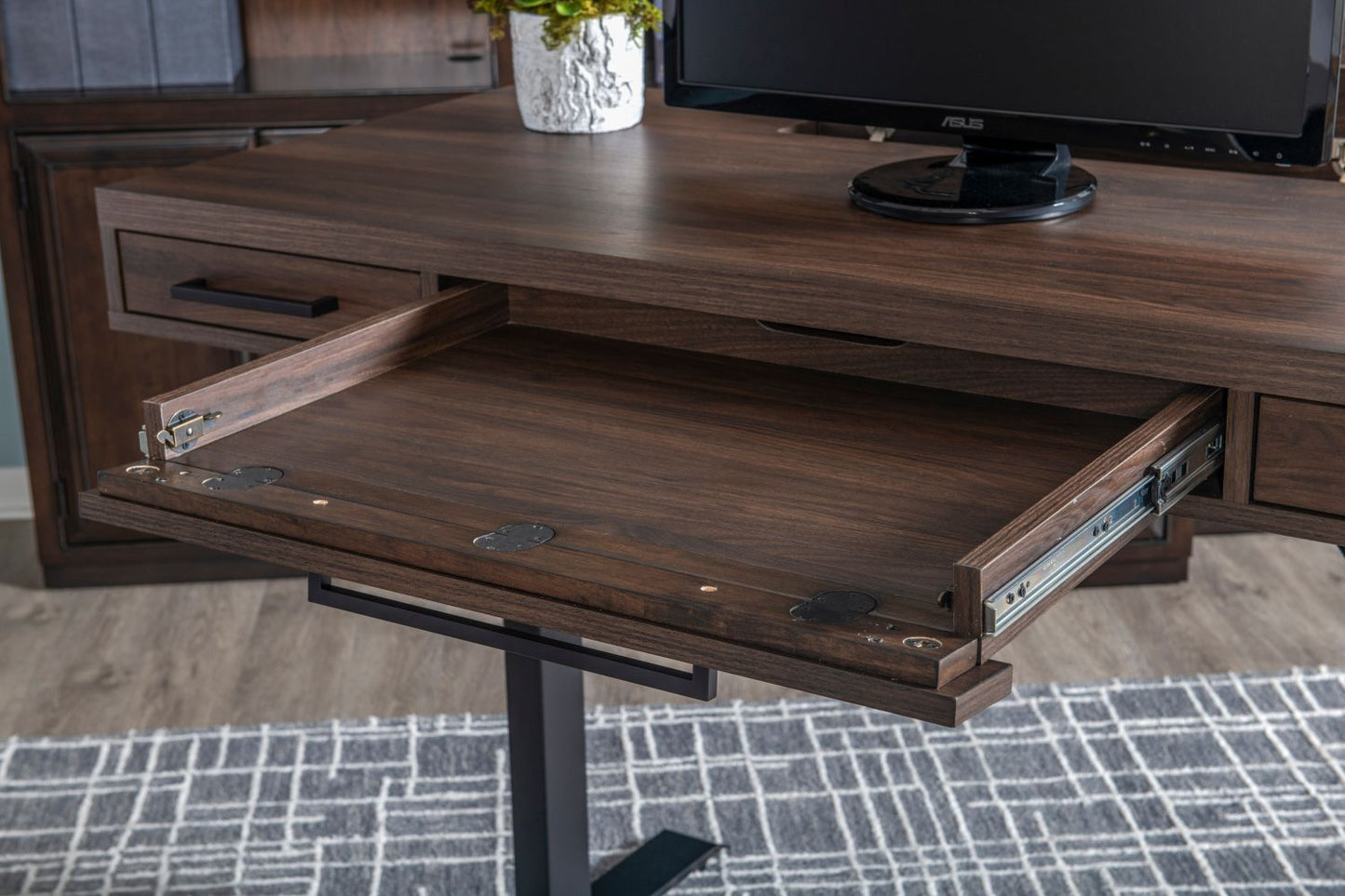 Harman 60" Lift Desk