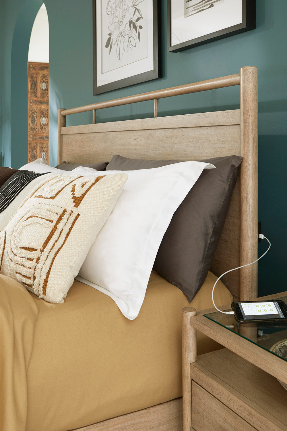 ASPEN FURNITURE Shiloh Panel Bed