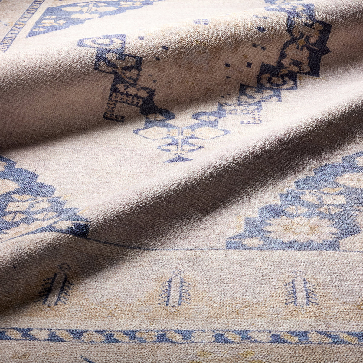 Lumal Debolo LML05 Tan/Blue Rug - Chapin Furniture