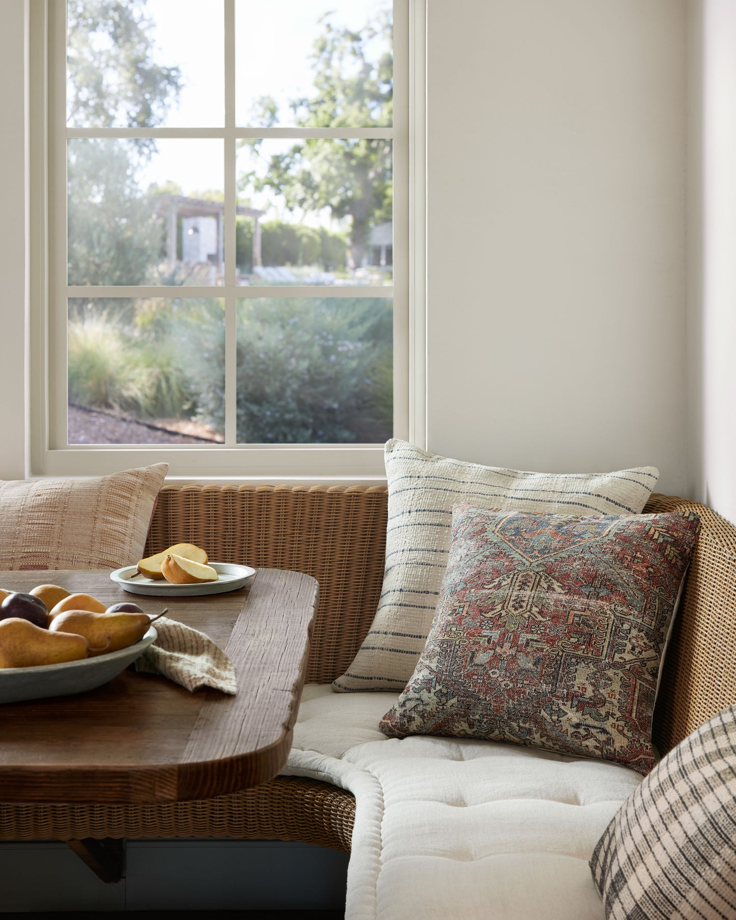 Amber Lewis Belmont Pal0006 Cream / Blue Pillow - Chapin Furniture