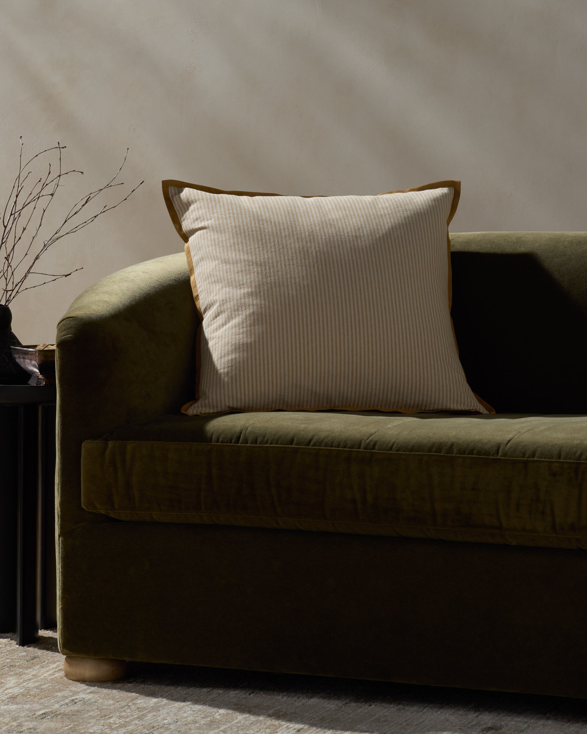 Jeremiah Brent x Loloi  Sullivan PJBR0001 Natural / Gold 22'' x 22'' Pillow - Chapin Furniture