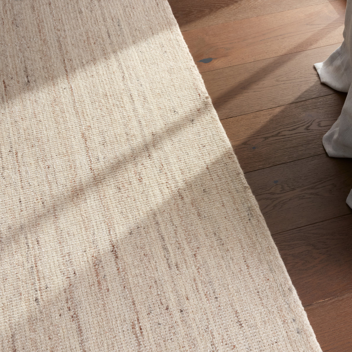 Solon Hued SLO02 Cream/Beige Rug - Chapin Furniture