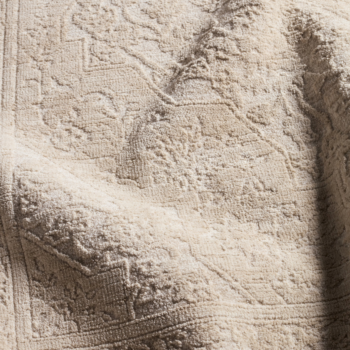 Serenita Beyza SRE01 Ivory/White Rug - Chapin Furniture