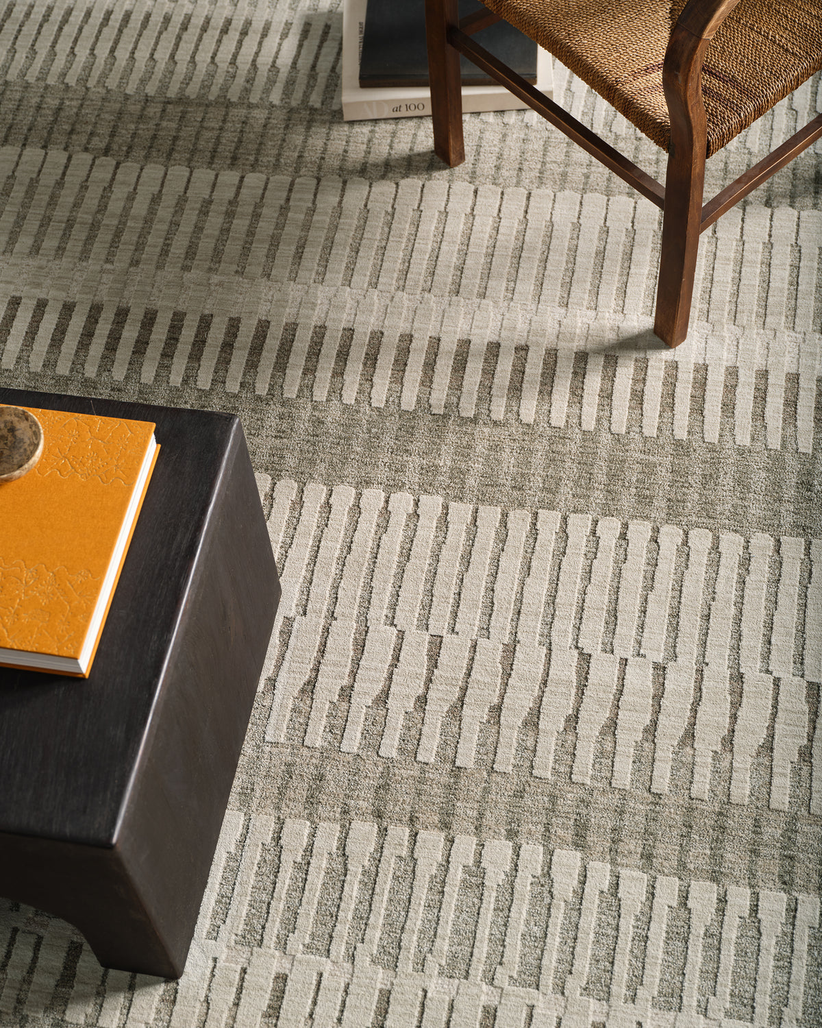 Serenita Borgia SRE09 Ivory/Green Rug - Chapin Furniture