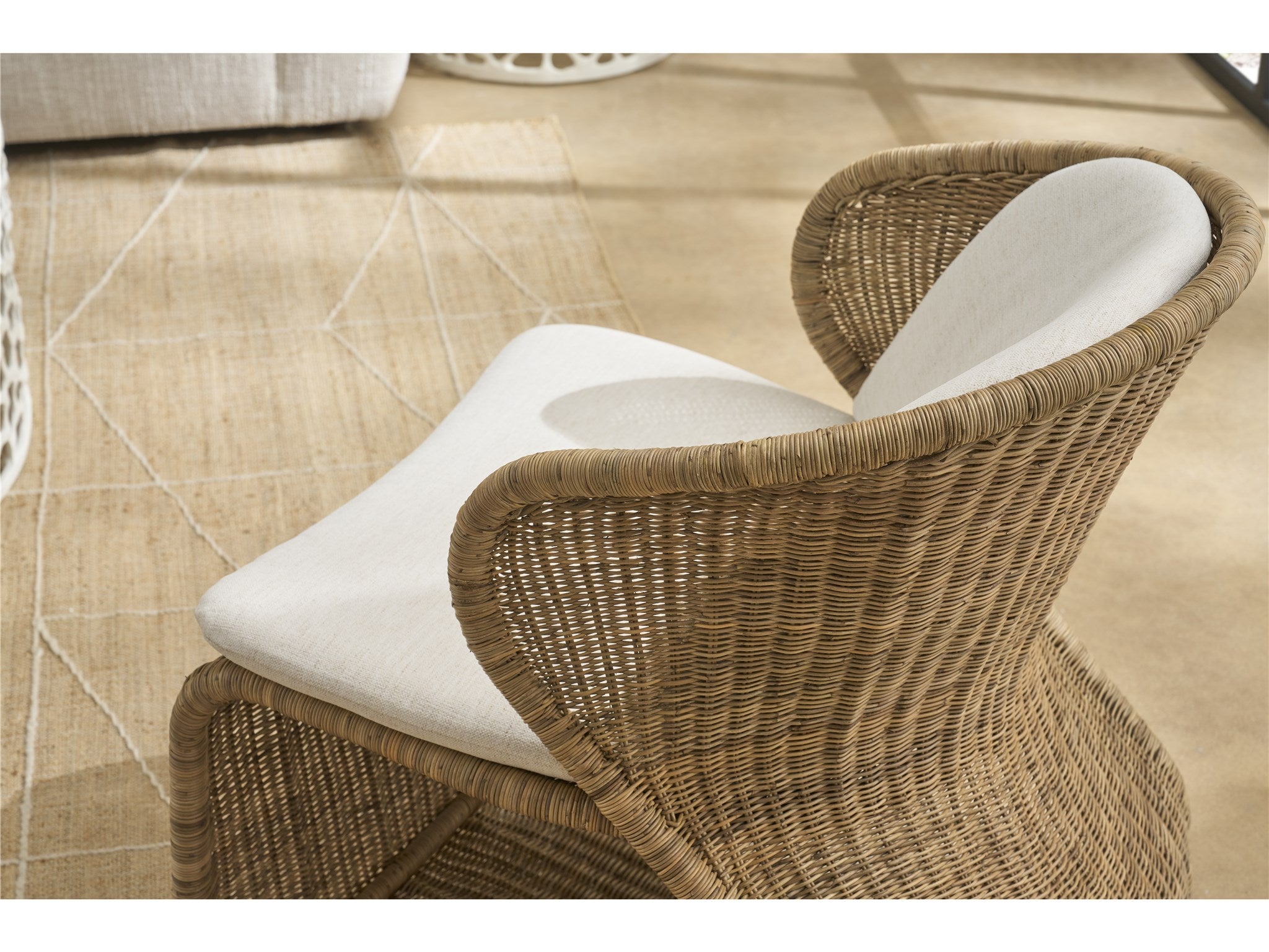 Oasis Lounge Chair - Thumbnail 3