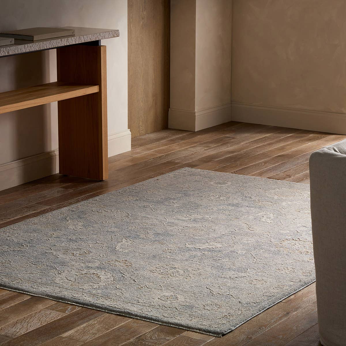 Vekhea Alara VEK05 Blue Rug - Chapin Furniture