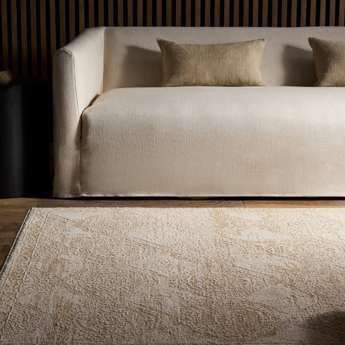 Vekhea Nara VEK07 Ivory/White Rug - Chapin Furniture