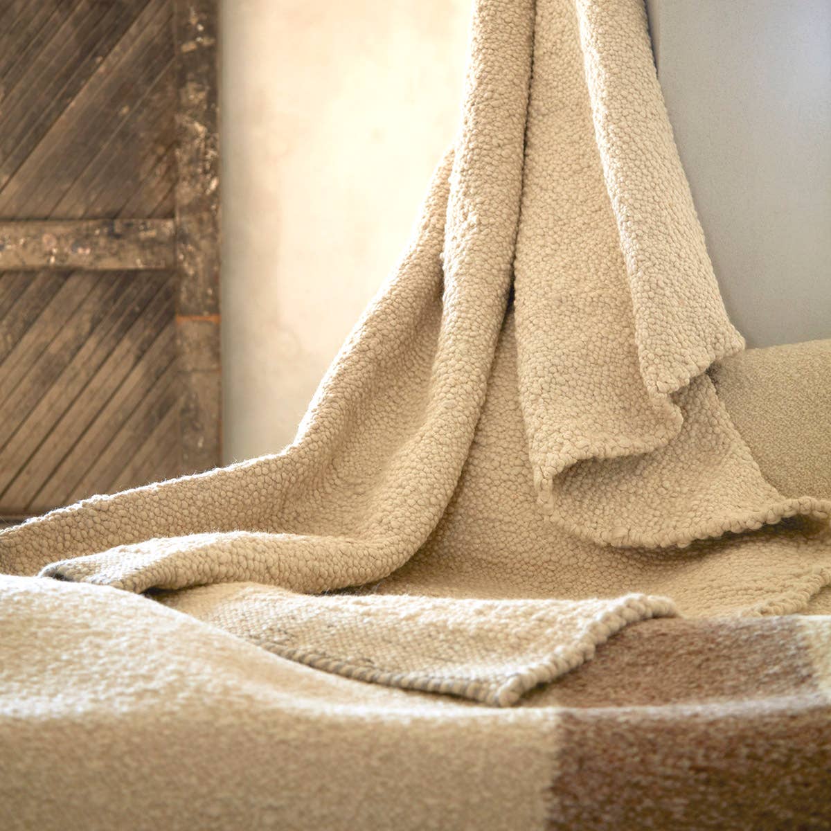 Vestra Alondra VST01 Cream/Light Gray Rug - Chapin Furniture