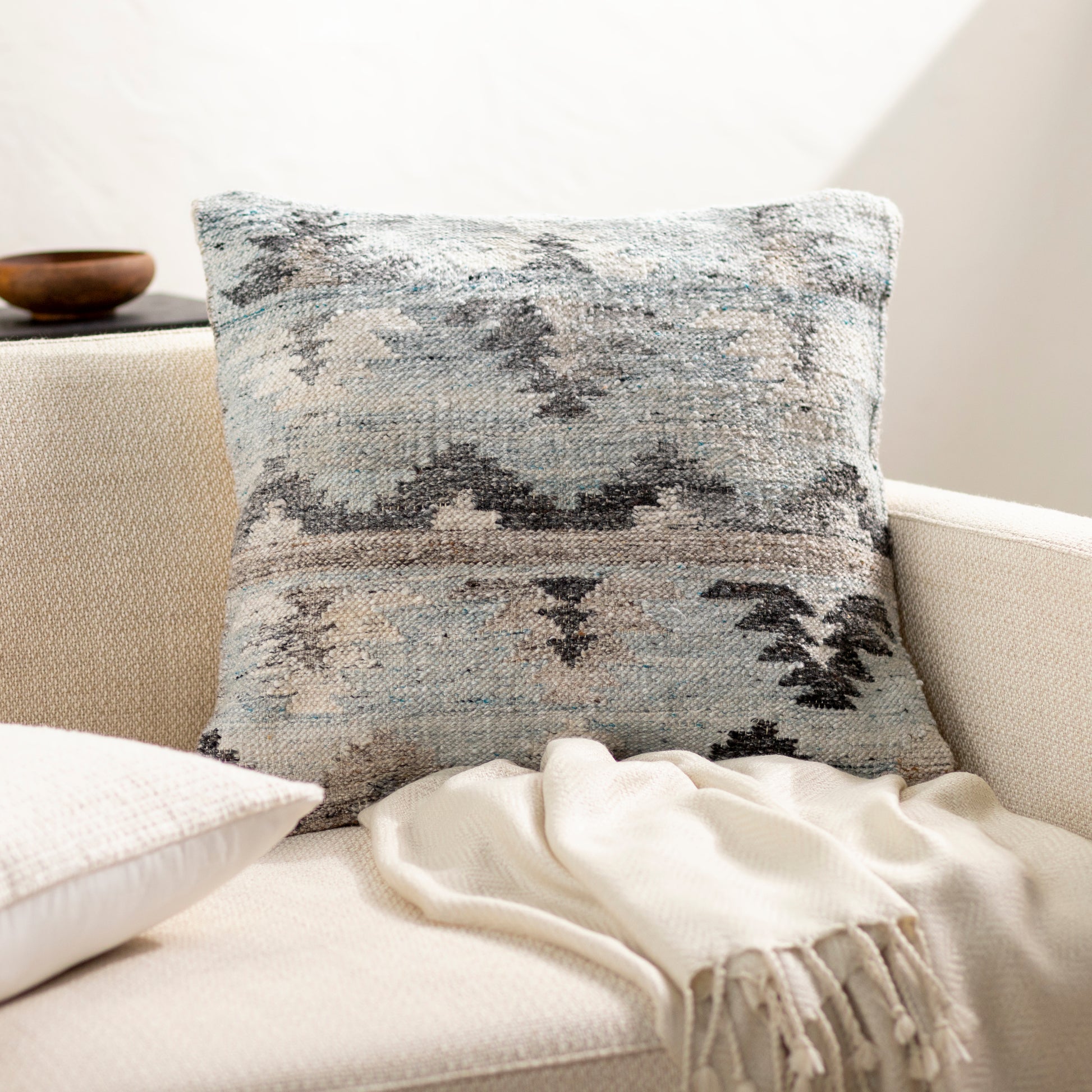 Alyssa AYS-006 Pillow- Multiple Sizes - Chapin Furniture