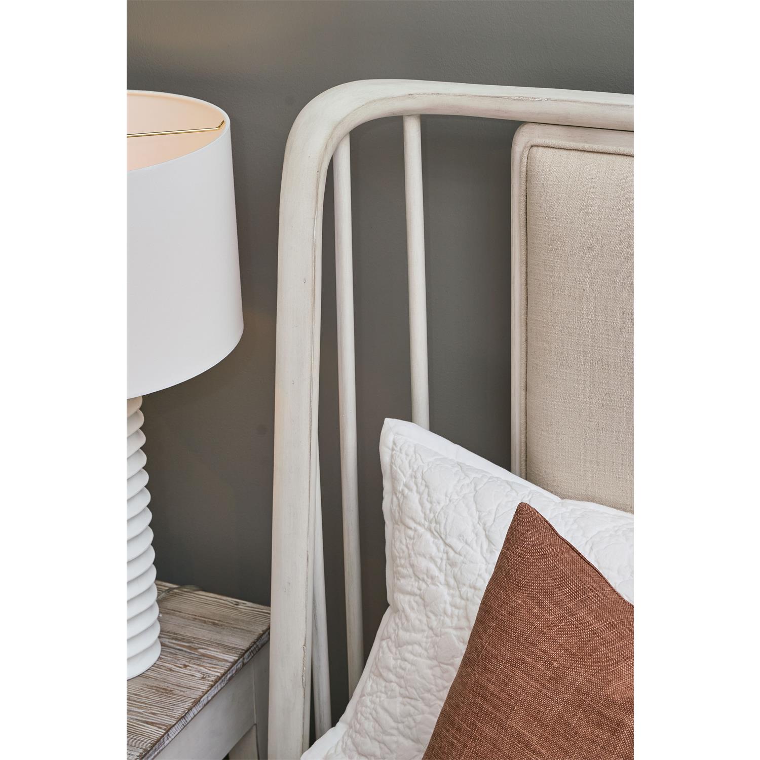 Maddox King Spindle Bed - Chapin Furniture