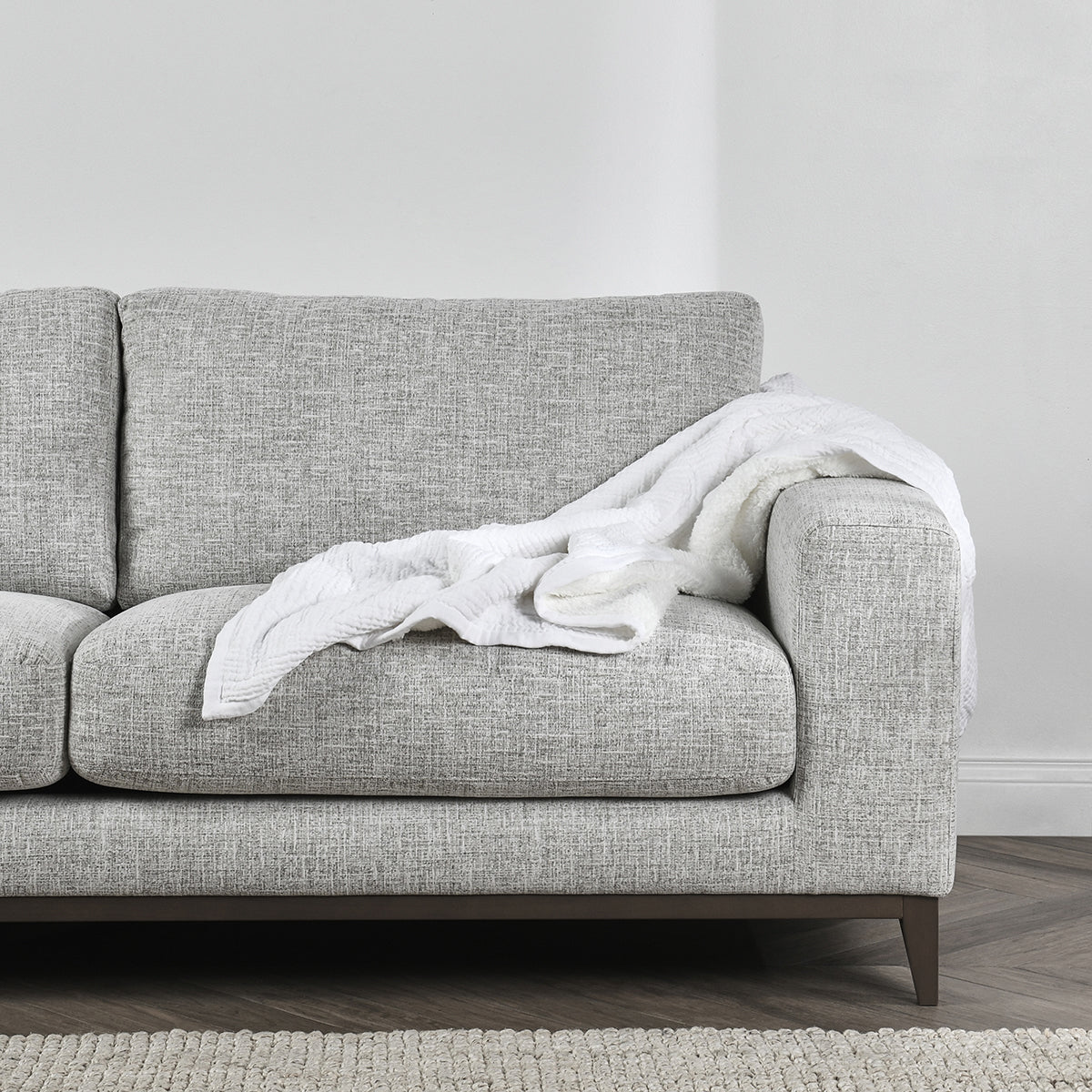 TC Cardiff White Throw - Chapin Furniture