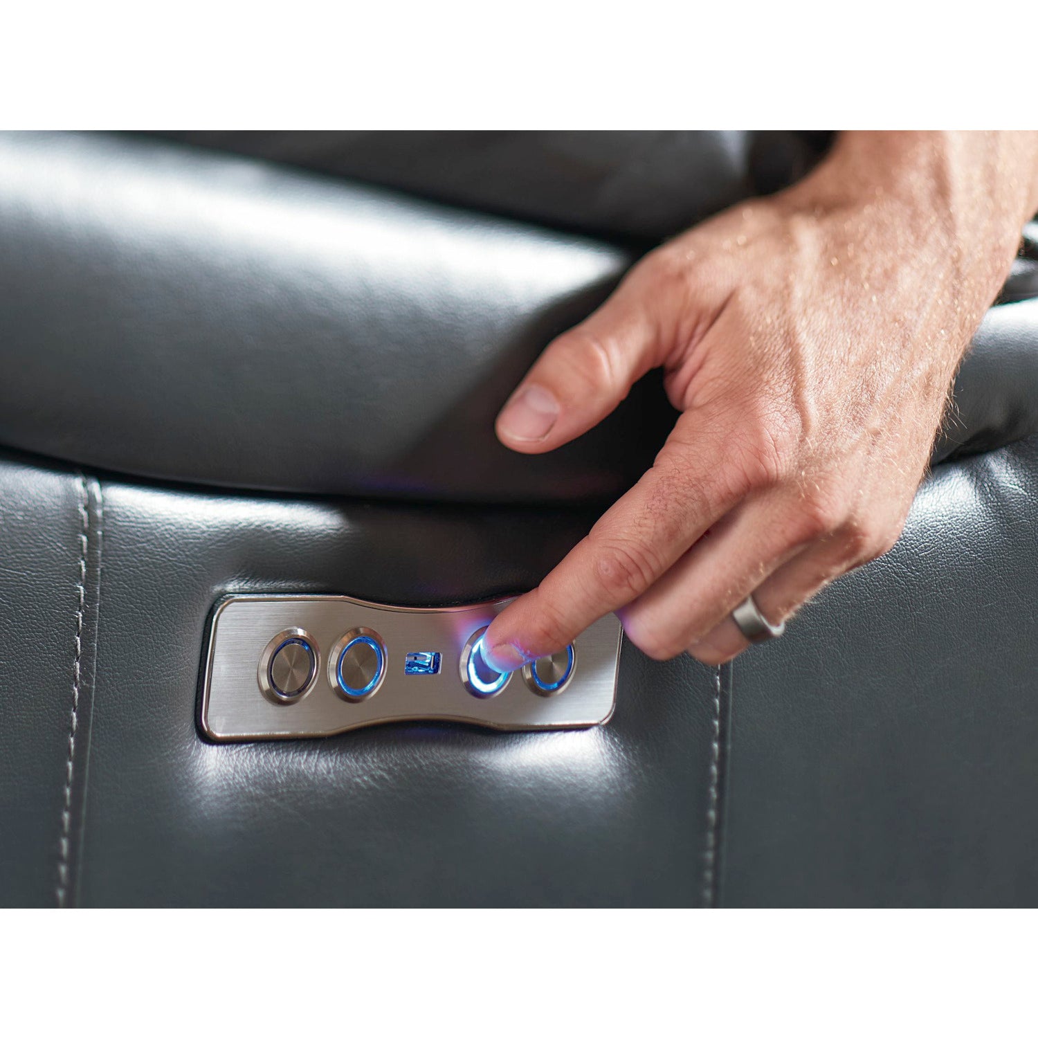 Bassett Club Level Evo Power Motion Sofa- Multiple Colors - Chapin Furniture