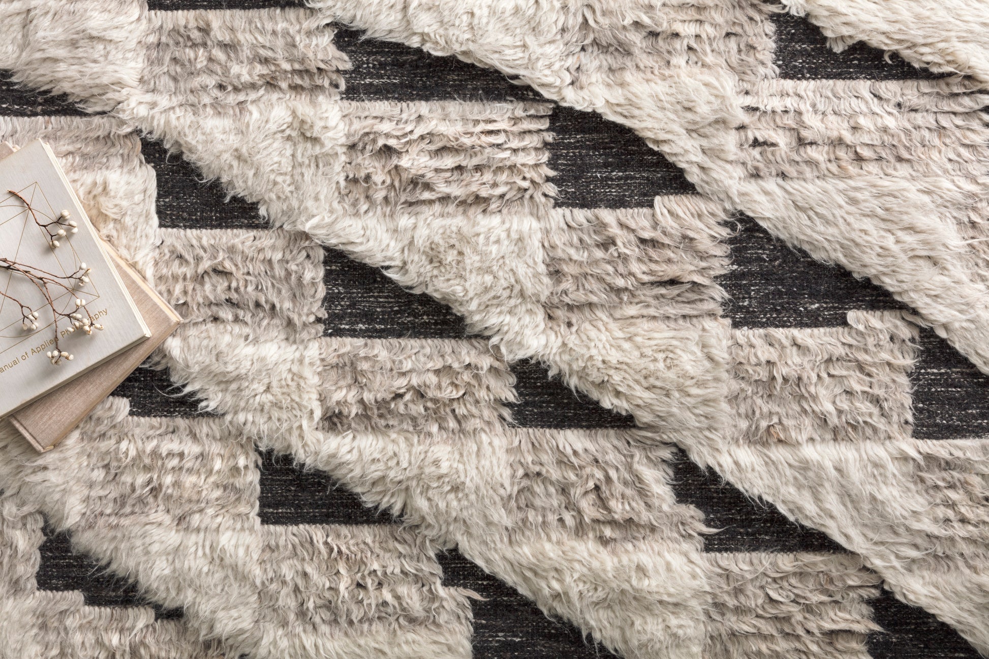 Loloi Khalid Natural / Black Rug - Chapin Furniture