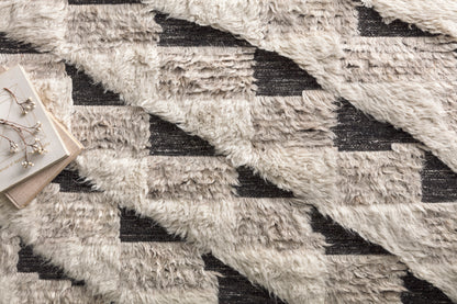 Loloi Khalid Natural / Black Rug - Chapin Furniture
