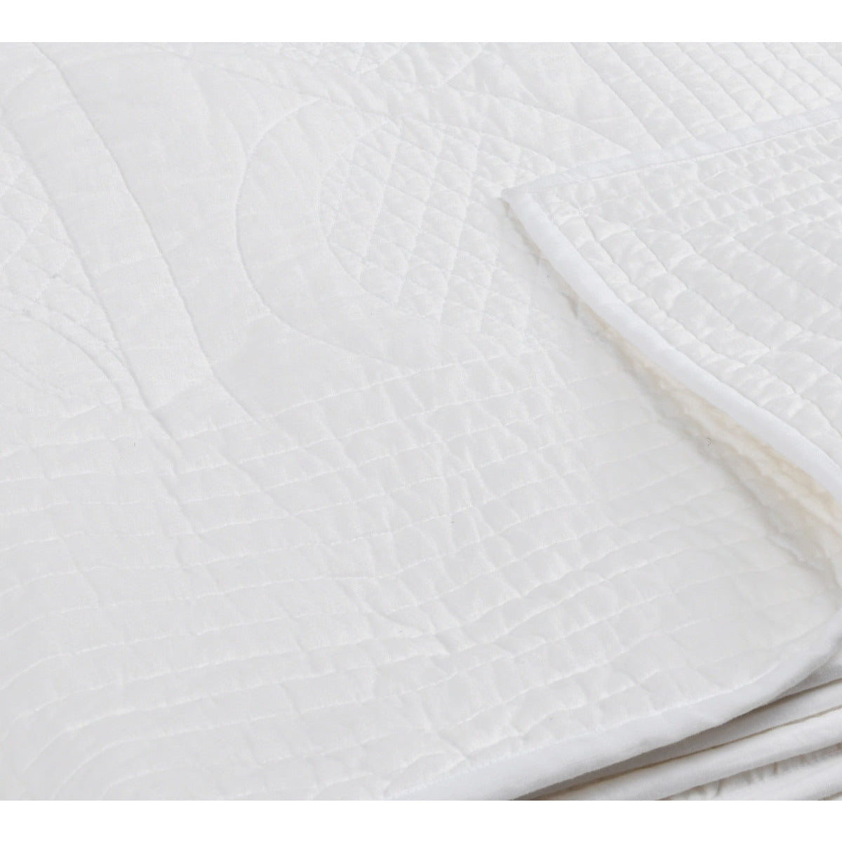 Anessa White Quilt Set - Chapin Furniture